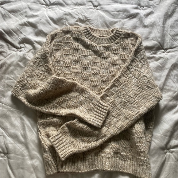 ASOS DESIGN crew neck sweater in textured stitch pattern in oatmeal - Picture 3 of 3